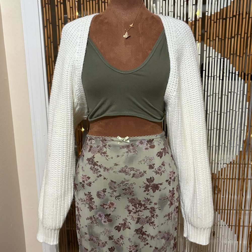 White knit cropped cardigan